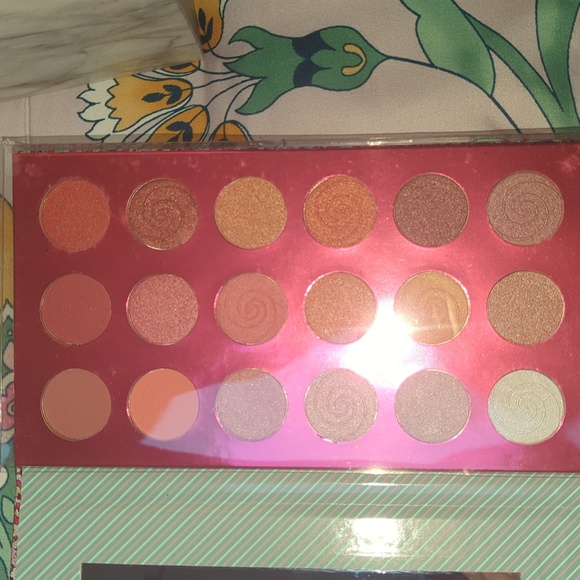Sugar pop eyeshadow palette - Picture 5 of 6